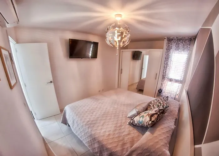Charming House * 마스팔로마스